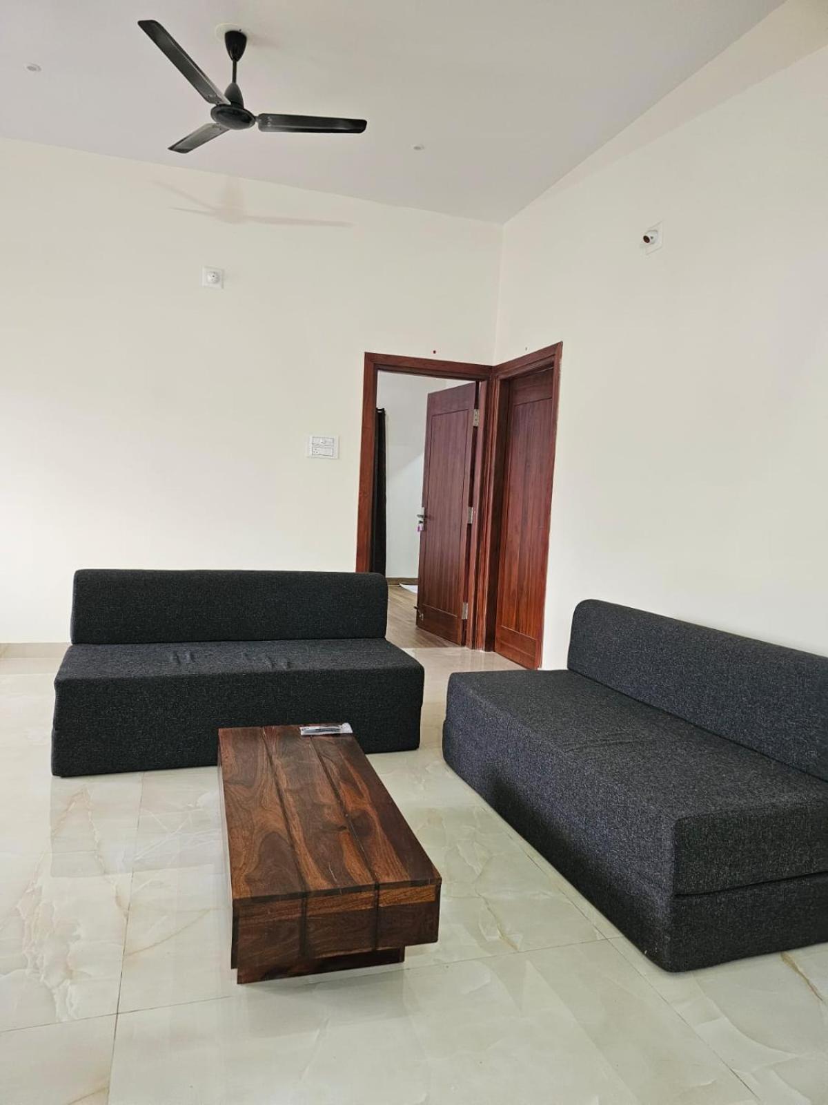 Bed and Breakfast The Nest à Bhubaneswar Extérieur photo